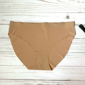 SKIMS NWT Seamless Brief Panty